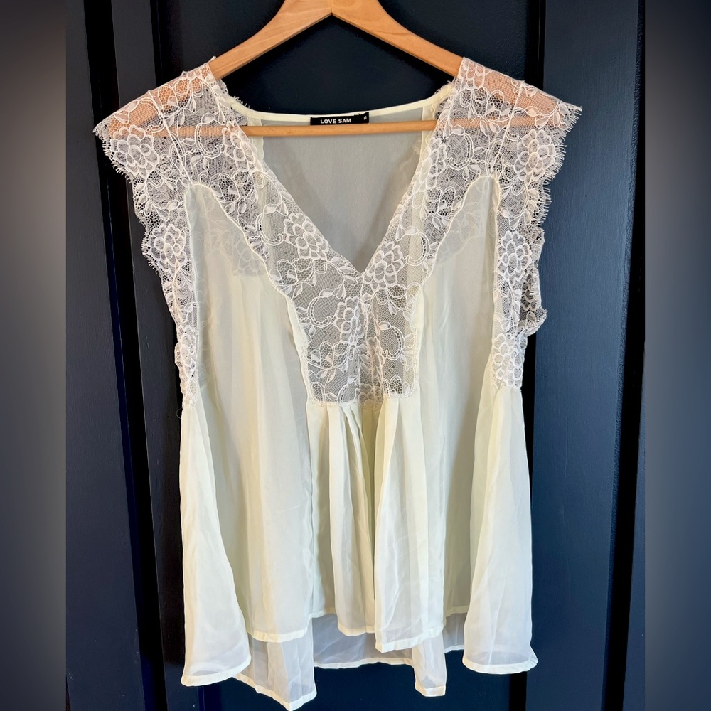 LOVE SAM: romantic lace top